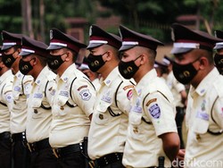 Ragam Respon Satpam Saat Pertama Kali Kenakan Seragam Baru Warna Krem