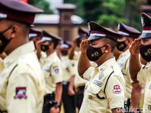 Polri Jelaskan Alasan Pilih Warna Krem Seragam Baru Satpam Polri Jelaskan Alasan Pilih Warna Krem Seragam Baru Satpam