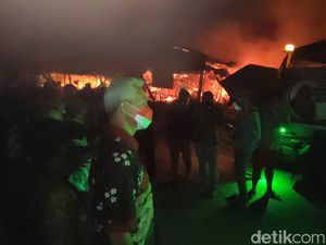 Kebakaran di Lapak Relokasi Pasar Johar Semarang Lalap 100 Kios
