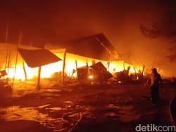 Lapak Relokasi Pasar Johar Semarang Terbakar!