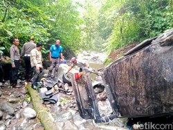 Polisi Sebut Kecelakaan Mobil Masuk ke Jurang di Jalur Ijen Karena Human Error