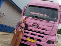Jadi Sopir Truk Wanita, Begini Suka Duka Devi Nuraisyah