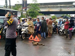 Motor Vs Truk di Pekalongan, 1 Korban Tewas Diduga Pelajar