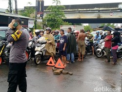 Motor Vs Truk di Pekalongan, 1 Korban Tewas Diduga Pelajar