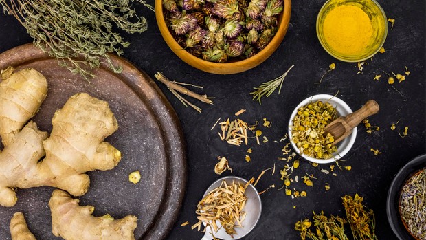 Manfaat minum jamu bagi kesehatan tubuh/freepik/freepik Manfaat jamu untuk menjaga kadar gula darah.