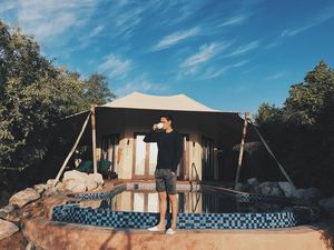 10 Gaya Keren Mischa Chandrawinata Saat Kulineran di Dubai