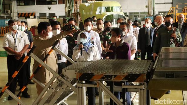 Momen Prabowo Tantang Bos PTDI
