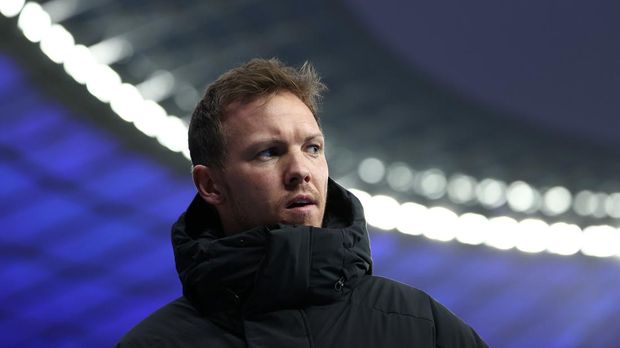 BERLIN, GERMANY - JANUARY 23: Julian Nagelsmann, head coach of Muenchen looks on prior to the Bundesliga match between Hertha BSC and FC Bayern München at Olympiastadion on January 23, 2022 in Berlin, Germany. (Photo by Maja Hitij/Getty Images)