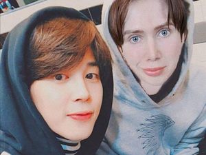 10 Foto Pria Bule yang Terobsesi Mirip Jimin BTS, Kini Operasi Kelamin