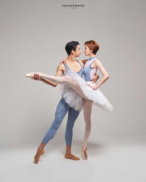 Pasangan penari balet Wang Ji Won dan Park Jong Suk