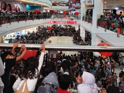 Jabar Hari Ini: Lautan Manusia di Bandung-Konser Tri Suaka Langgar UU Karantina