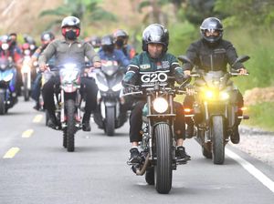 Momen Jokowi Motoran di Kawasan Danau Toba: Udaranya Fresh Sekali!