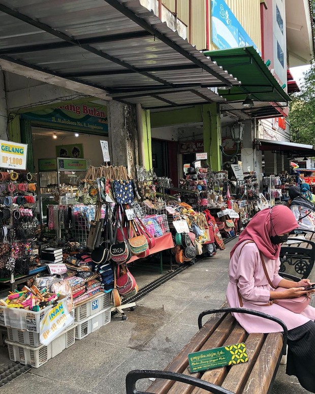 Potret Teras Malioboro gedung baru yang digunakan oleh PKL Maliboro Jogja/instagram/diskonyogya Pesona wisata Malioboro lama.