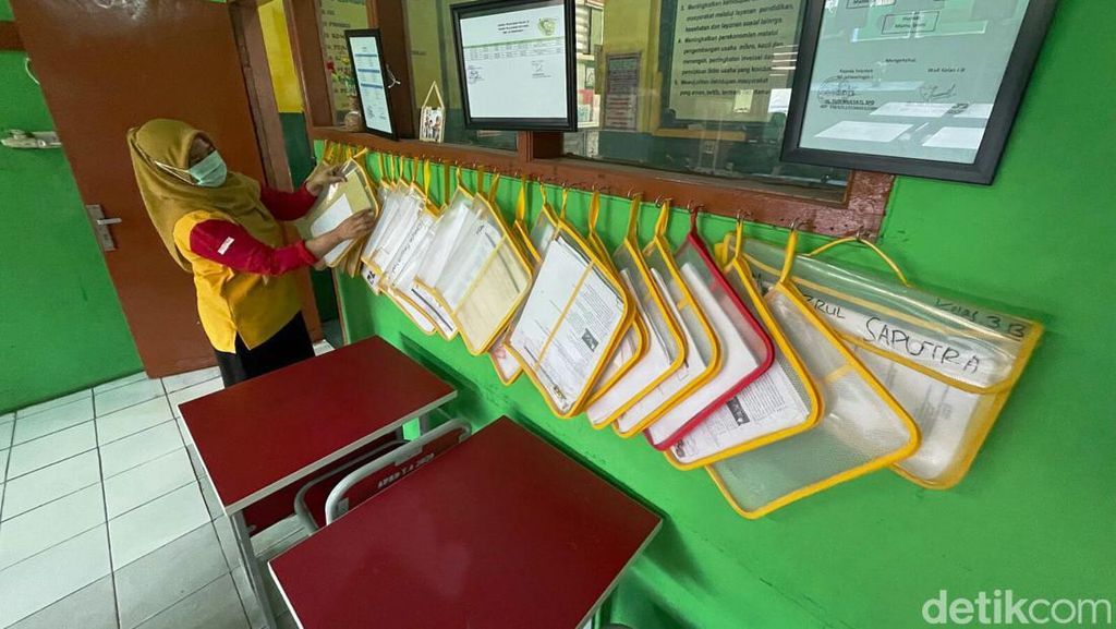 Puluhan Siswa dan Guru Terpapar Covid-19, PTM di Bekasi Disetop 14 Hari