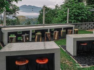 Nongkrong di Bolang Resto, Kulineran dengan Pemandangan Gunung Salak