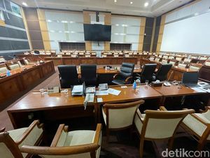 Badai Covid-19 DPR: 142 Orang Terpapar, Komisi V Lockdown Pekan Depan