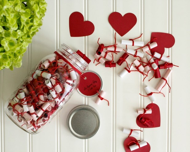 Toples kaca berisi kenangan/Foto: etsy.com Toples kaca berisi kenangan/Foto: etsy.com