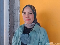 Cerita Tya Ariestya Mantap Berhijab, Suami sampai Menangis Haru