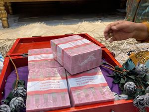 Kedudukan dan Makna Uang Panai dalam Tradisi Pernikahan Bugis-Makassar Kedudukan dan Makna Uang Panai dalam Tradisi Pernikahan Bugis-Makassar