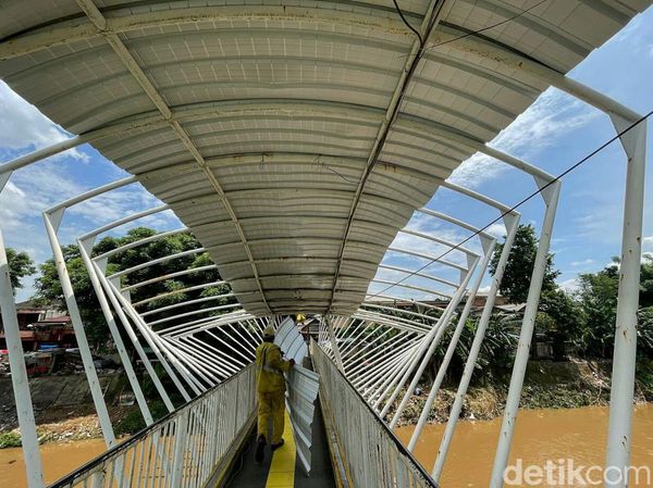JPO Manggarai yang Dulu Hits Diperbaiki, Atapnya Diganti Aluminium