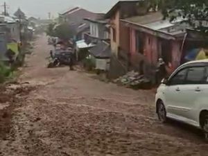 Jalur Wisata Dieng di Batur Banjarnegara Banjir!
