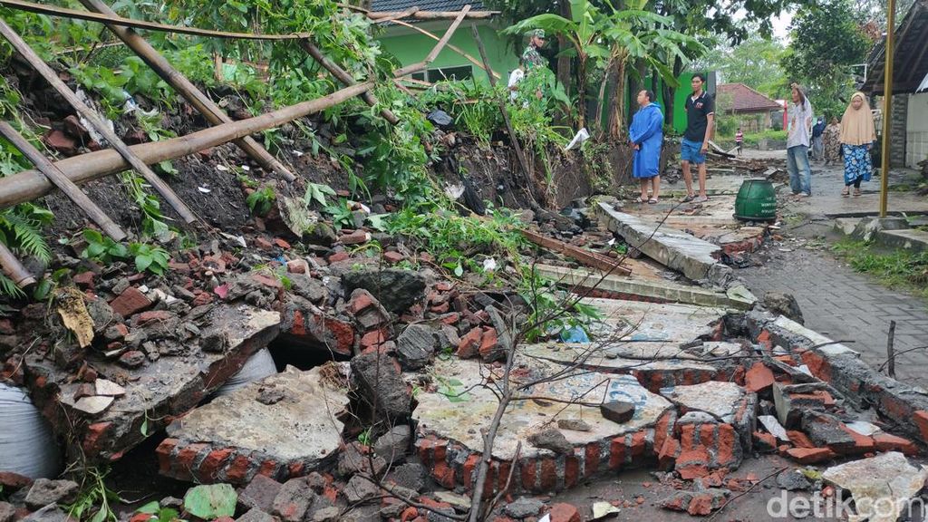 Begini Kondisi Tembok yang Roboh dan Tewaskan Ibu di Malang Begini Kondisi Tembok yang Roboh dan Tewaskan Ibu di Malang