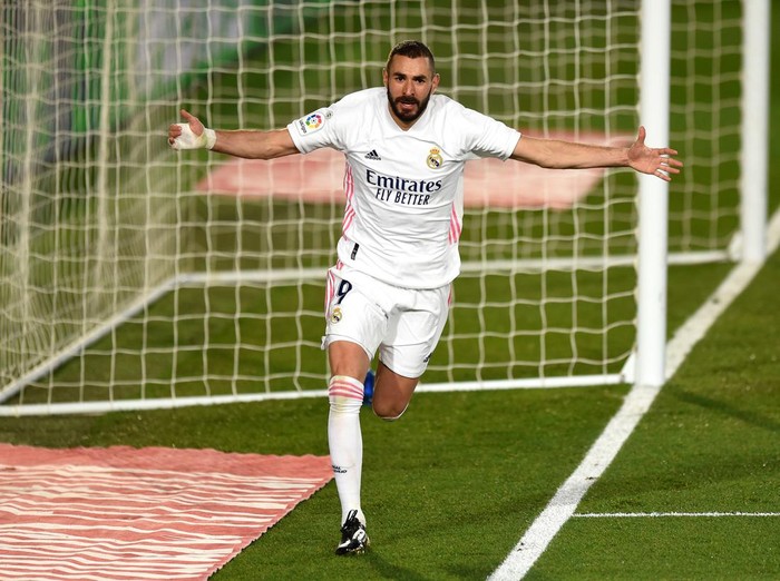 MADRID, SPAIN - DECEMBER 15: Karim Benzema of Real Madrid celebrates after scoring his sides second goal during the La Liga Santander match between Real Madrid and Athletic Club at Estadio Alfredo Di Stefano on December 15, 2020 in Madrid, Spain. Sporting stadiums around Spain remain under strict restrictions due to the Coronavirus Pandemic as Government social distancing laws prohibit fans inside venues resulting in games being played behind closed doors.  (Photo by Denis Doyle/Getty Images)