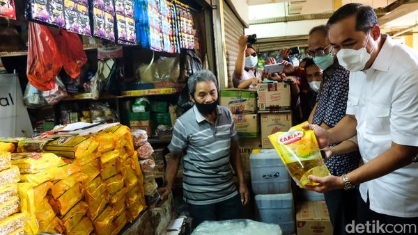 Disidak Mendag, Masih Ada Harga Minyak Goreng Mahal di Kramat Jati
