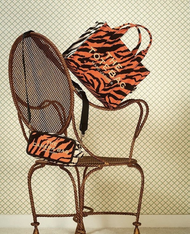 Marc Jacobs The Tote Bag edisi The Year of The Tiger/