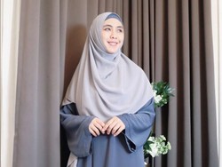 Oki Setiana Dewi Ungkap Kerinduan pada Almarhum Ayah