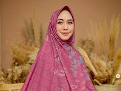 Cerita Oki Setiana Dewi Didatangi Almarhum Ayahnya dalam Mimpi