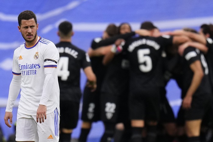 Real Madrids Eden Hazard, left, reacts as Elche players celebrate scoring their sides first goal during a Spanish La Liga soccer match between Real Madrid and Elche at the Bernabeu stadium in Madrid, Spain, Sunday, Jan. 23, 2022. (AP Photo/Manu Fernandez)