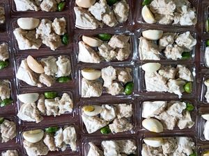 Pandemi, Wanita Ini Sukses Jual 10 Ribu Siomay Tuna Sebulan