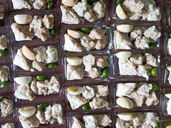 Pandemi, Wanita Ini Sukses Jual 10 Ribu Siomay Tuna Sebulan