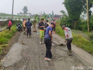 Parah...Jalur Evakuasi Gunung Slamet Rusak Sampai Ditanami Pohon Pisang Parah...Jalur Evakuasi Gunung Slamet Rusak Sampai Ditanami Pohon Pisang