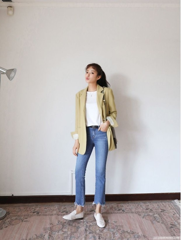 Kaus dan celana jeans ala Korea