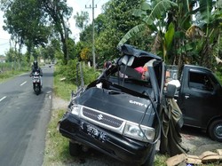 Truk Tabrak Pikap di Jombang, 1 Orang Tewas