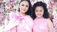 7 Gaya Girlie Krisdayanti di Baby Shower Aurel,  Dijuluki Calon Nenek Cantik