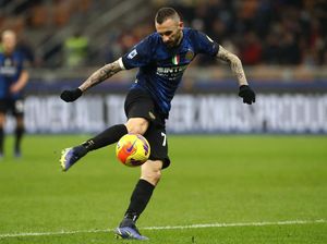 Awas, Inter! Harus Buru-buru Ikat Brozovic, Barcelona Mengintai