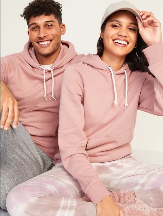 matching hoodies/Foto : oldnavy.gap.com pilihan sweatshirt dengan hoodie bisa dikenakan saat cuaca dingin bersama pasangan