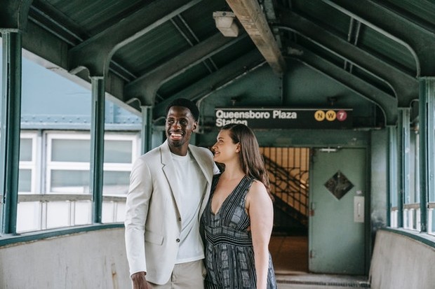 memeluk dari samping/Foto:pexels.com/liliana-drew memeluk dari samping