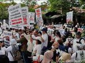 Mengalihkan Pengawasan Koperasi Simpan Pinjam ke OJK