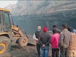 Nekat Menggali di Bekas Tambang, Lima Orang Tewas Tertimbun di India