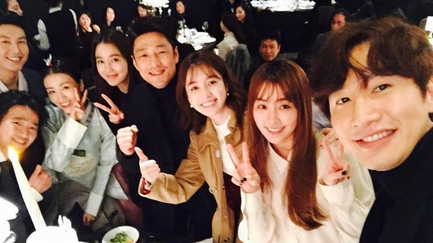 Para Pemeran Dong Yi bersama Ryu Soo Yeong suami Park Ha Sun/Koreastardaily Dong Yi