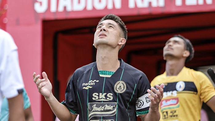 Pemain PSS Kim Jeffrey Kurniawan.