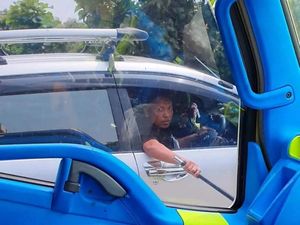 Polisi Lacak Mobil Pengemudi Koboi Diduga Acungkan Pistol di Tol Cipali Polisi Lacak Mobil Pengemudi Koboi Diduga Acungkan Pistol di Tol Cipali