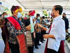 Pesan Jokowi Kala Bagi-bagi Lahan Hutan: Jangan Dipindahtangankan! Pesan Jokowi Kala Bagi-bagi Lahan Hutan: Jangan Dipindahtangankan!