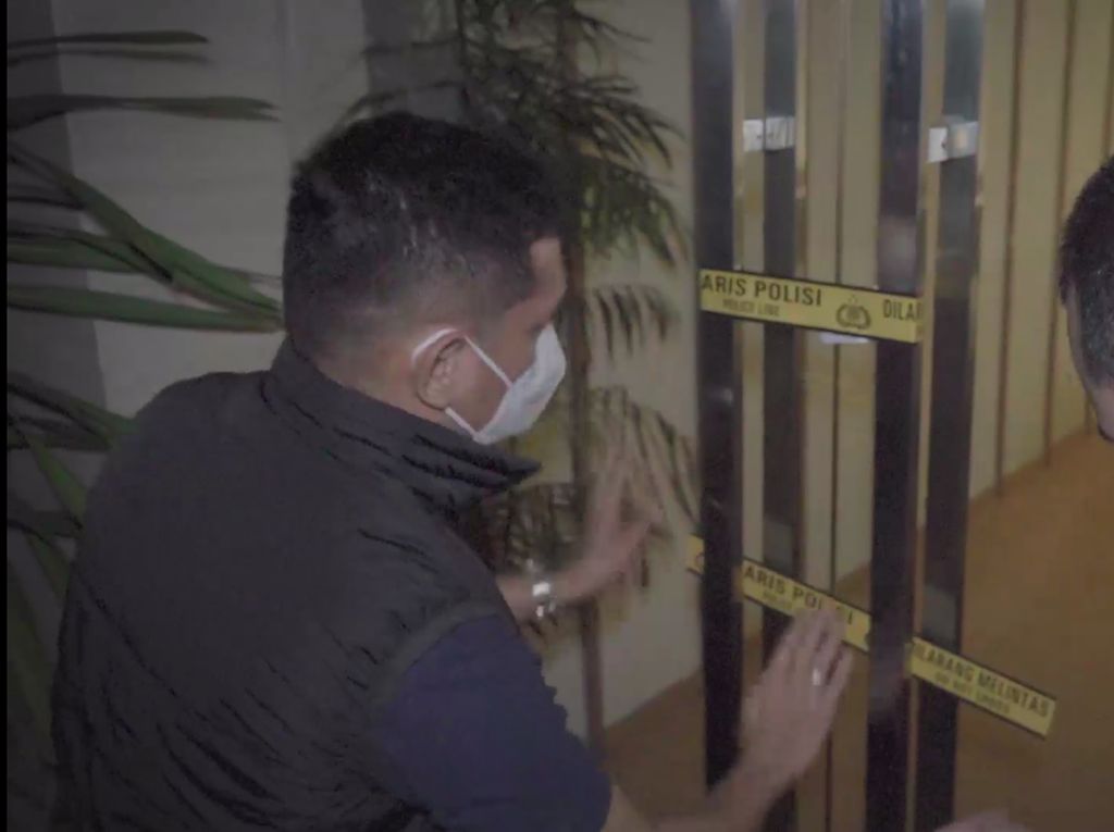Satu Per Satu Kafe Ngeyel Disegel Polisi di Saat Kasus Corona Meninggi