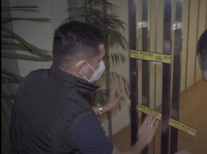 Satu Per Satu Kafe Ngeyel Disegel Polisi di Saat Kasus Corona Meninggi Satu Per Satu Kafe Ngeyel Disegel Polisi di Saat Kasus Corona Meninggi