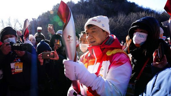 Jackie Chan Bawa Obor Olimpiade Beijing, Lintasi Tembok Besar China